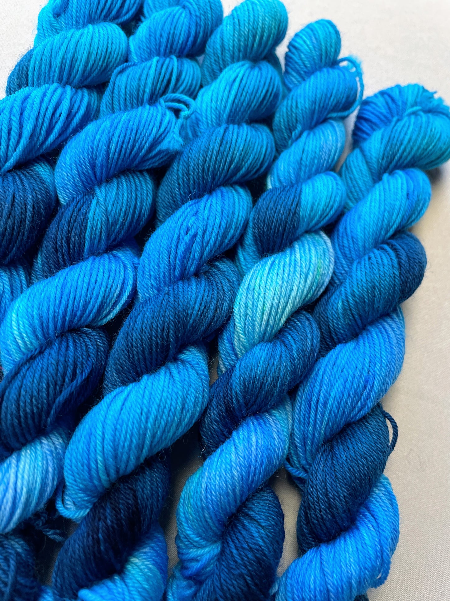 20g Waves - Hand-dyed Yarn